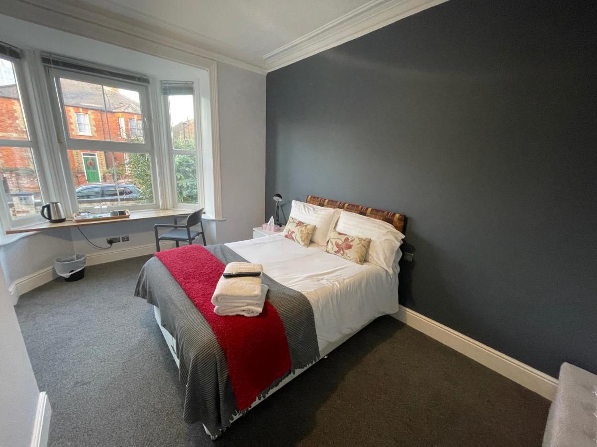 Arlan House, Central Basingstoke Hotel Екстер'єр фото